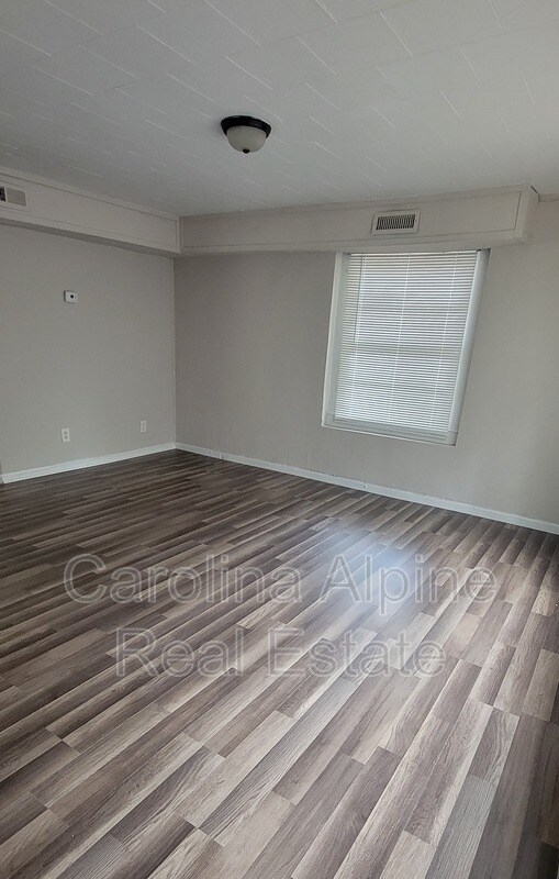 Building Photo - 1204 W Mauney Ave