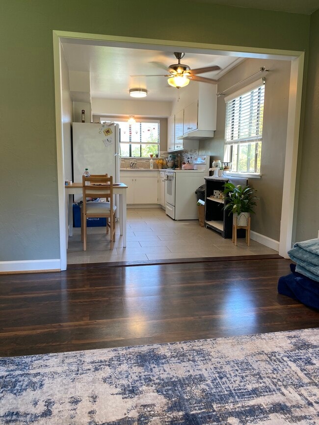 Building Photo - 510 Perry St