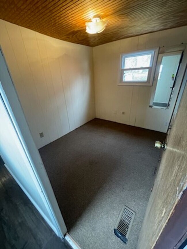 Building Photo - Completely Remodeled