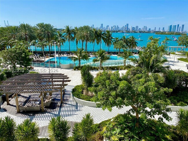 Foto del edificio - 1500 Bay Dr E