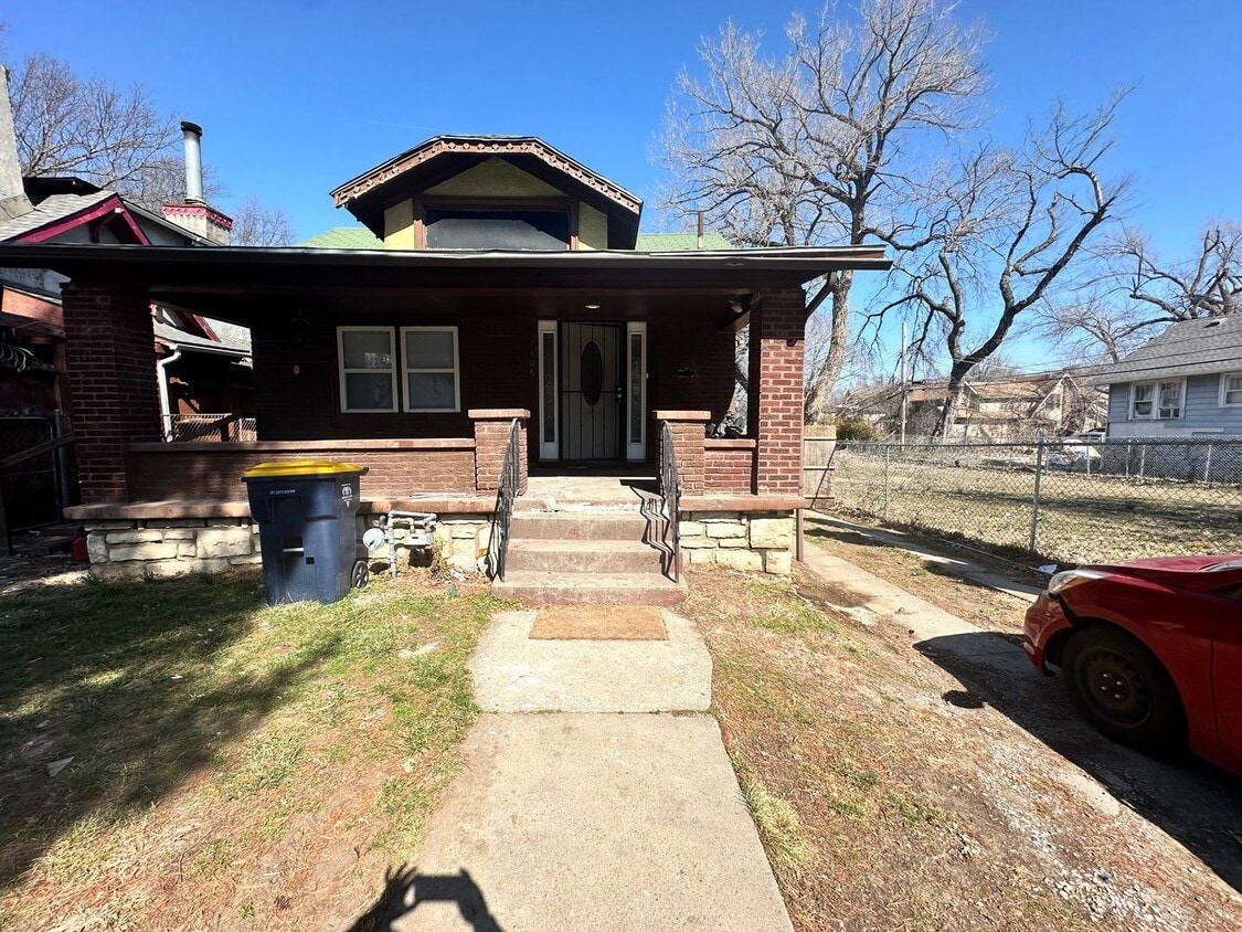 Primary Photo - 1906 E 55th St
