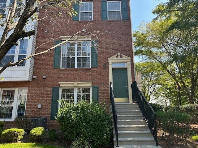 Building Photo - 46 Buttonwood St