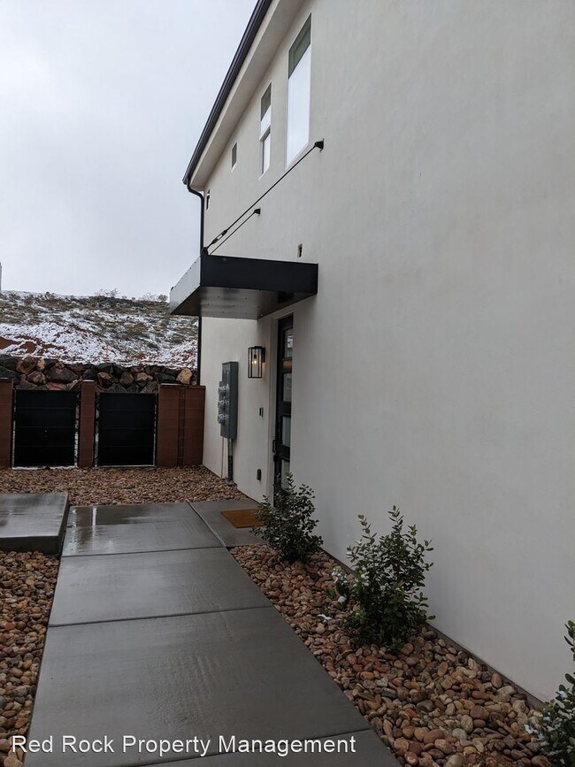 Foto del edificio - 3 br, 3 bath House - 814 E Desert Cactus