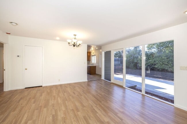 Building Photo - Wonderfully Located 3 Bed, 1 Bath Home- Close to Michell Park + Library, Shops, and More!