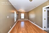 Primary Photo - 3340 E King Pl