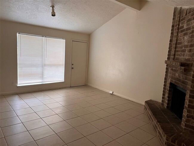 Foto del edificio - 5415 Ridgemont Pl