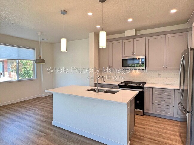 Building Photo - 2049 W 67th Pl
