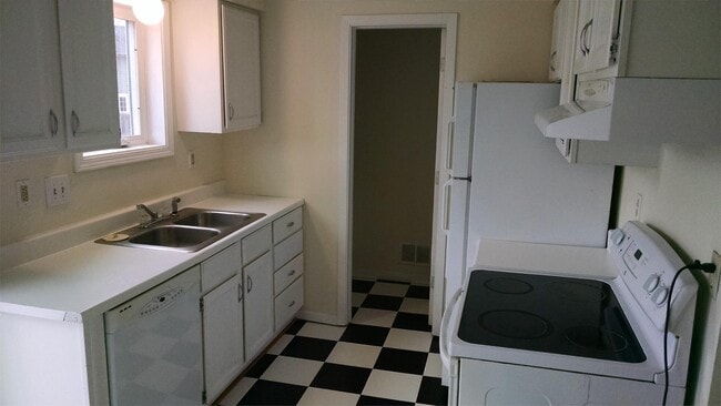 Building Photo - 3597 Gershwin Pl
