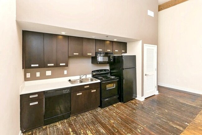 Building Photo - 215 N Court St