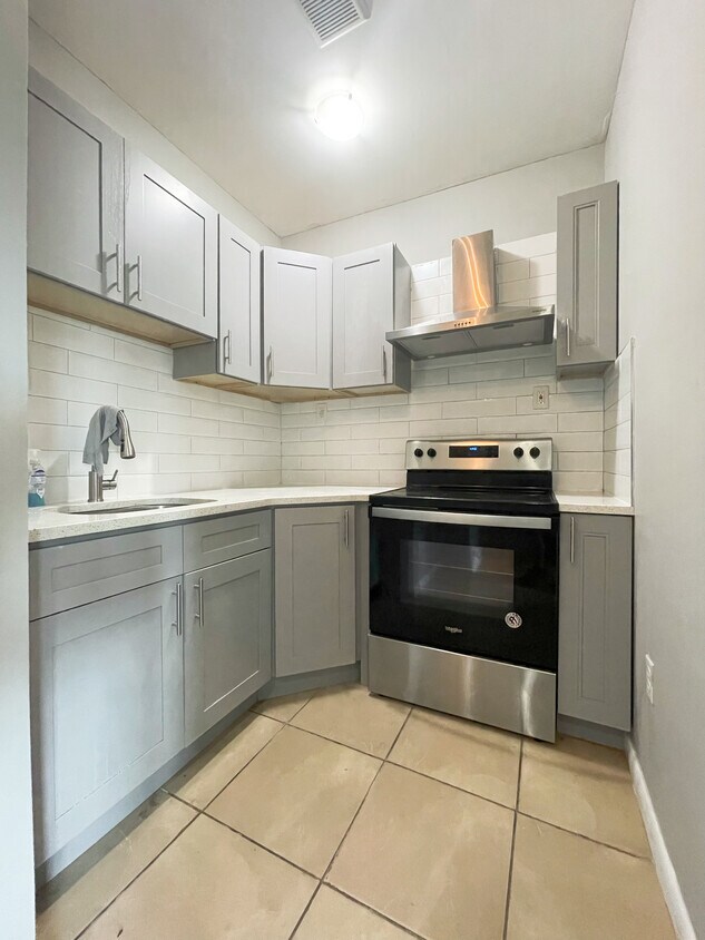Primary Photo - 1530 W Tioga St