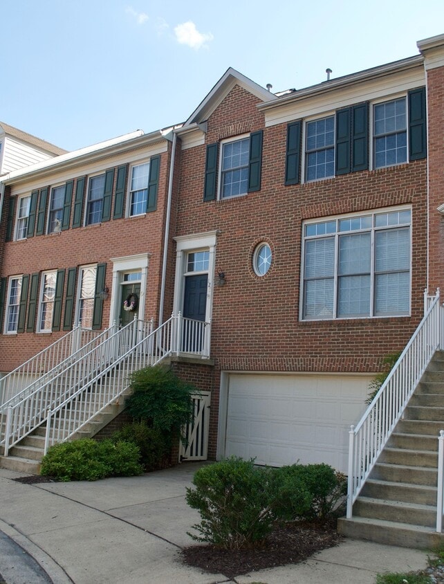 125 Roland Ct SW, Vienna, VA 22180 House Rental in Vienna, VA