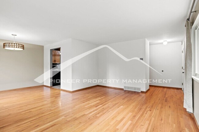 Foto del edificio - 1024 Pike Dr