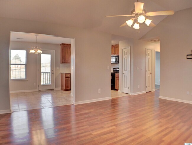 Foto del edificio - 639 St Clair Ln