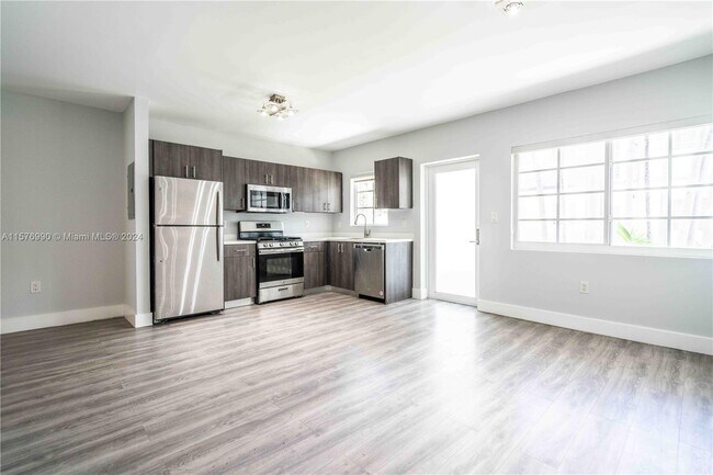 Building Photo - 331 85th St