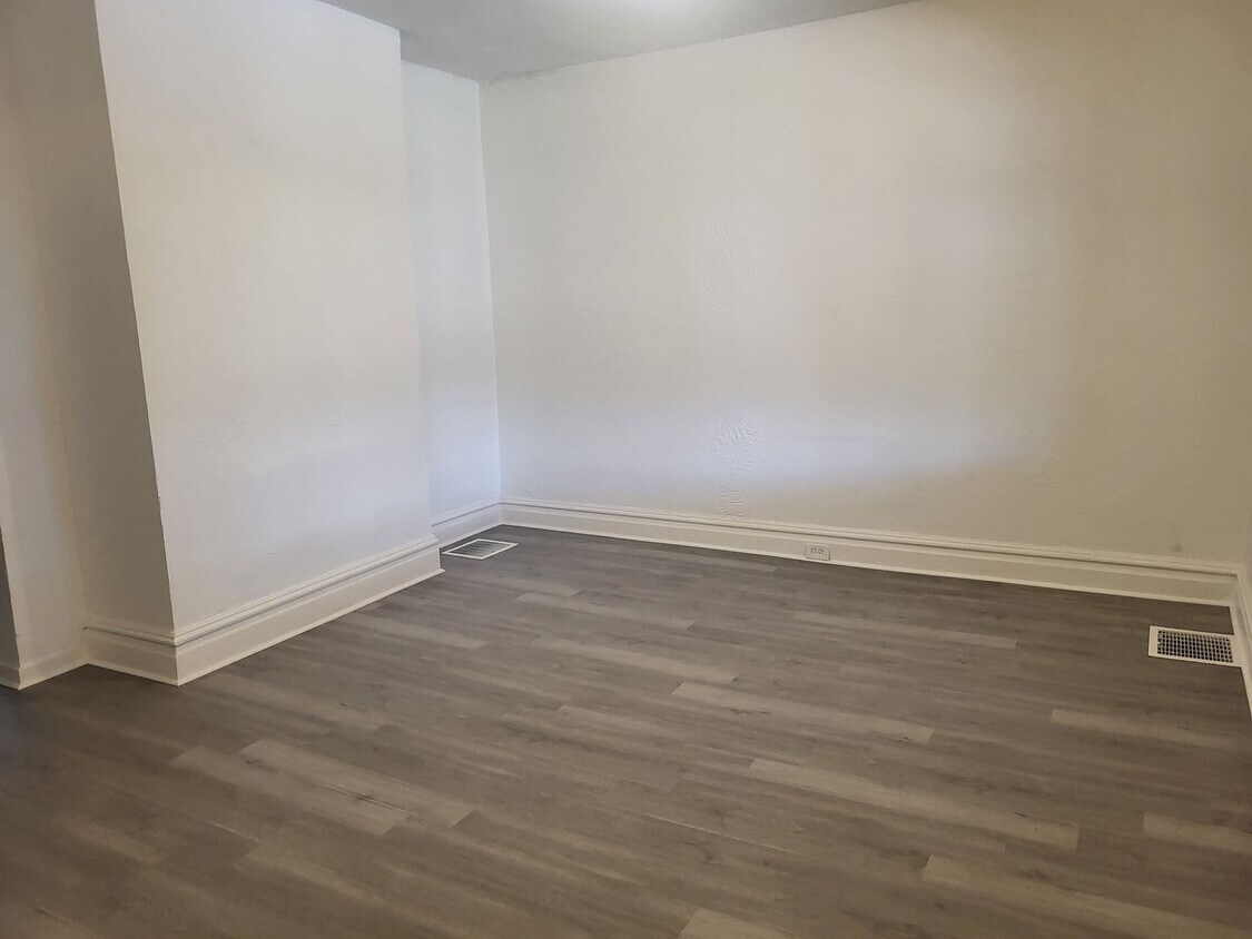 Foto principal - Newly renovated 2 bedroom in Hazelwood! Av...