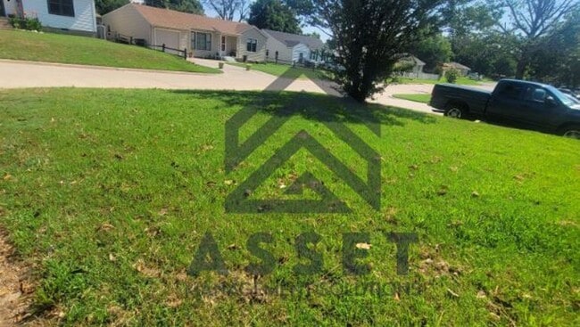 Building Photo - Cute 4 bedroom House