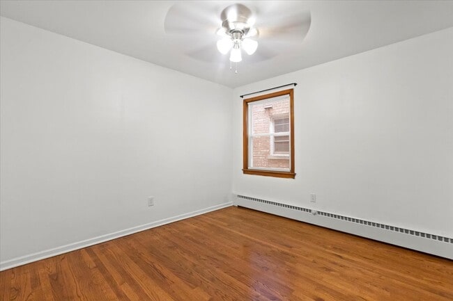 Building Photo - 2131 W 53rd Pl