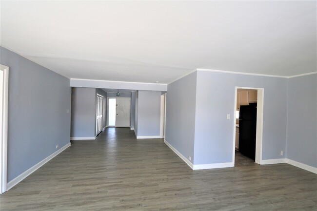Building Photo - 351 Waverly St