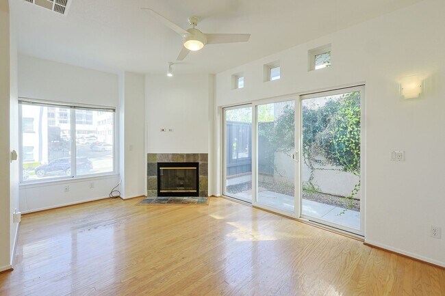 Foto del edificio - 2 Bed / 2.5 Bath Condo – Walk to Balboa Park!
