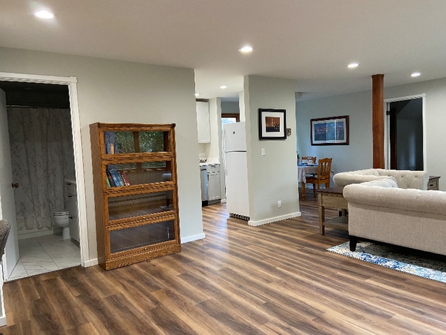 Photo - 204 SW Normandy Rd Apartment