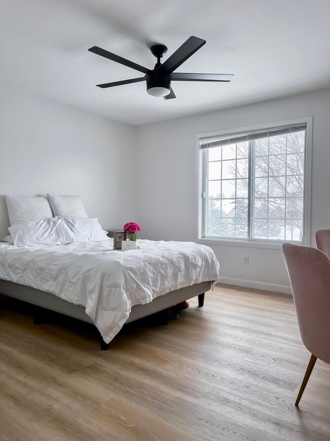 Master Bedroom - 11222 Isanti Ct NE