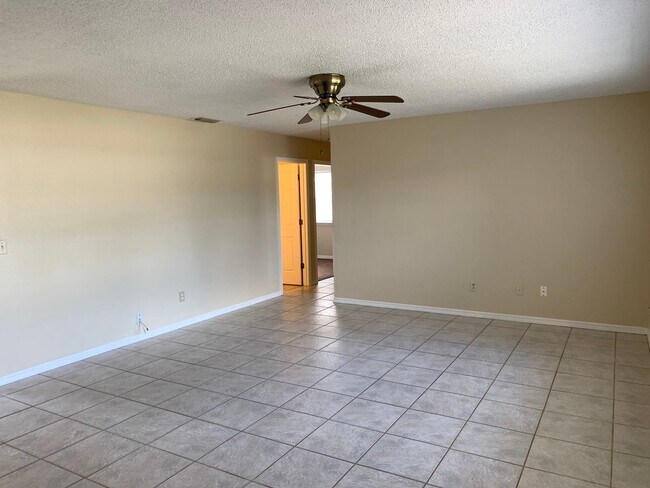 Building Photo - 3 br, 2 bath House - 2851 E. Waco Drive