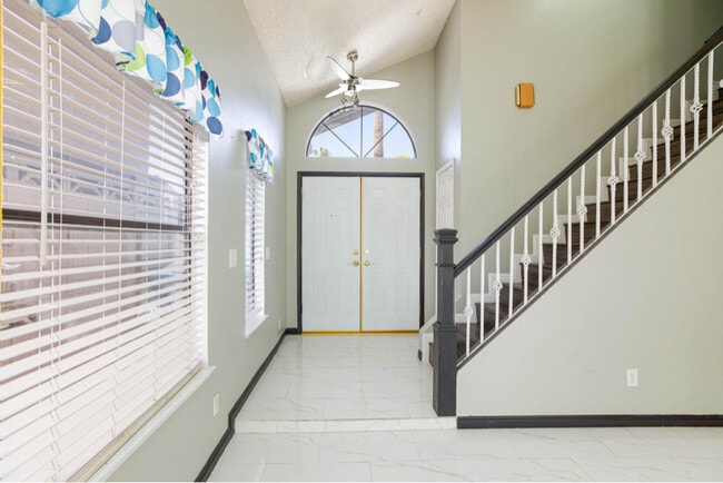 Foto del edificio - 6445 Peachwood Rd