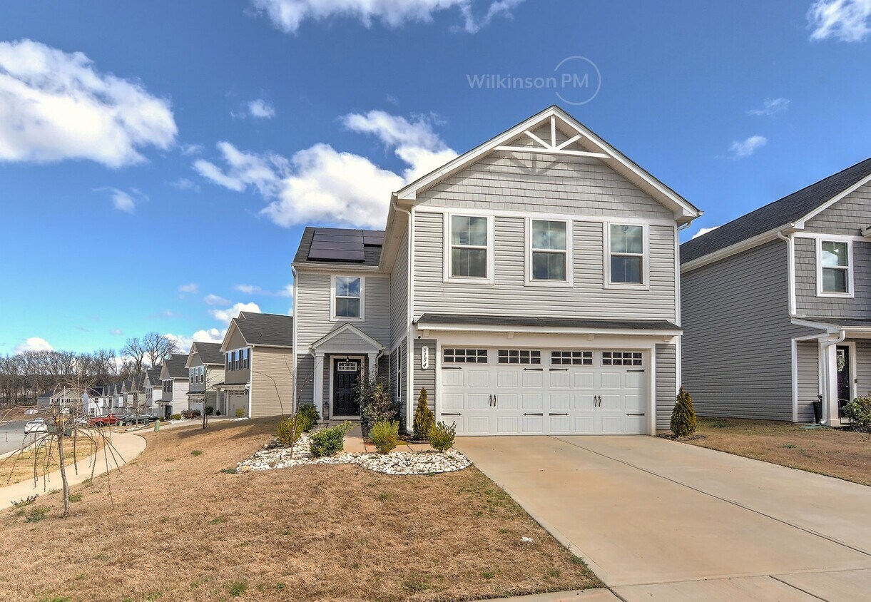 Foto principal - Stunning 4BD/2.5BTH 2-Story Single Family ...