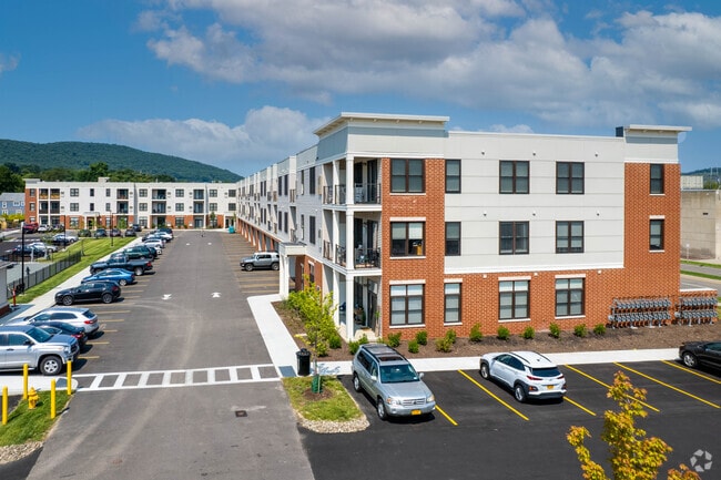 Building Photo - 176 Denison