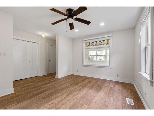 Building Photo - 2610 Dupont Ave S