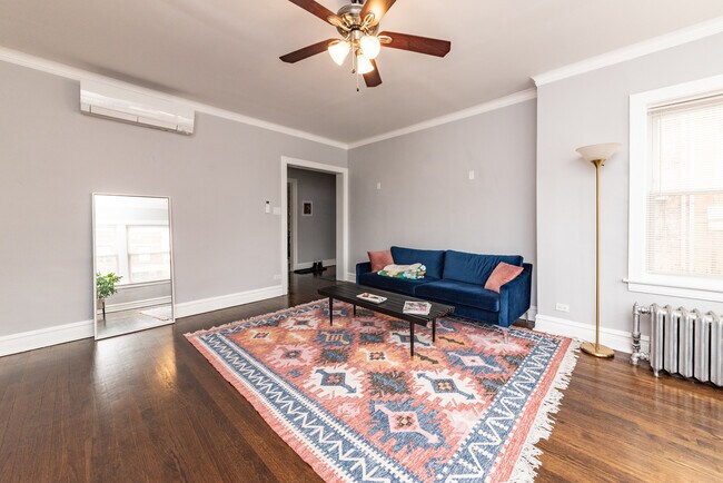 Foto del edificio - 4014 W Nelson St