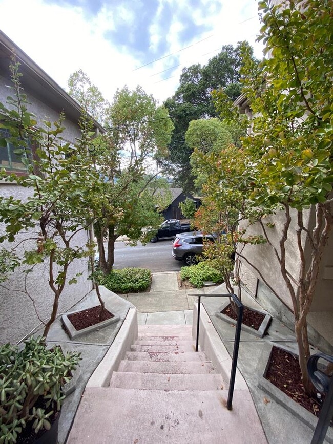 Foto del edificio - 1242 Susana Street