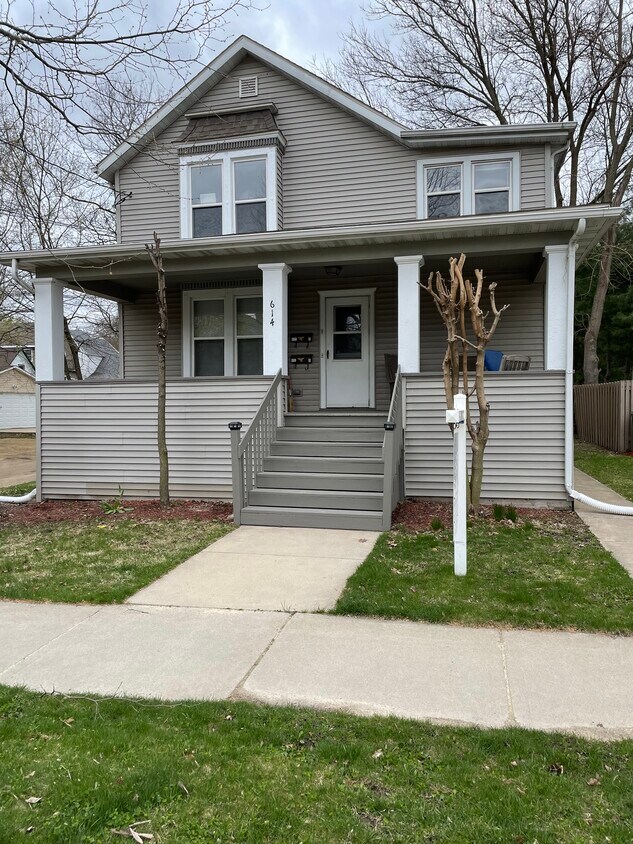 Front - 614 S Brooks St