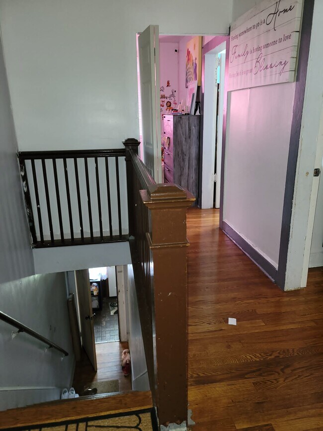 Entrada - 594 1st Ave