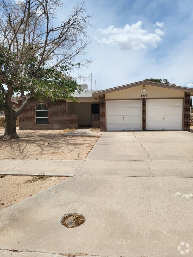 Building Photo - 3453 Hollyglen St