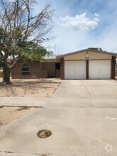 Building Photo - 3453 Hollyglen St