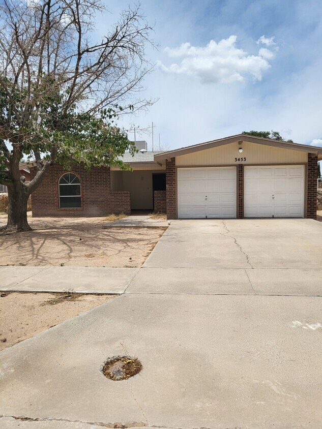 Foto principal - 3453 Hollyglen St