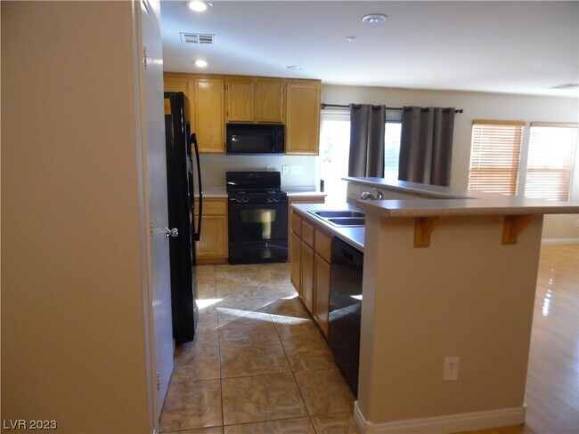 Building Photo - 1158 Safari Creek Dr