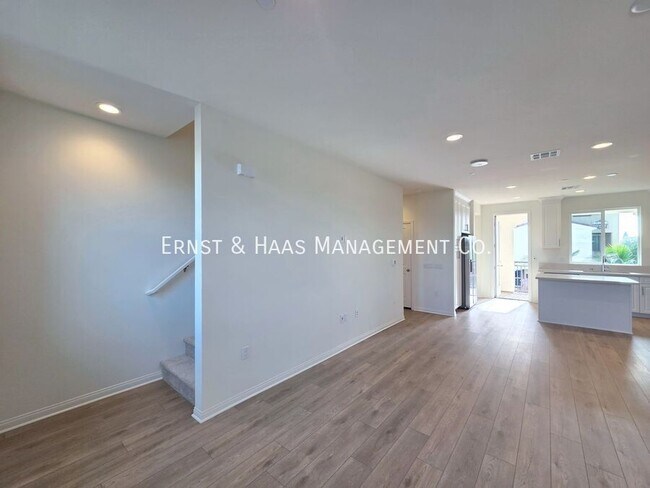 Foto del edificio - 2420 E Lincoln Ave