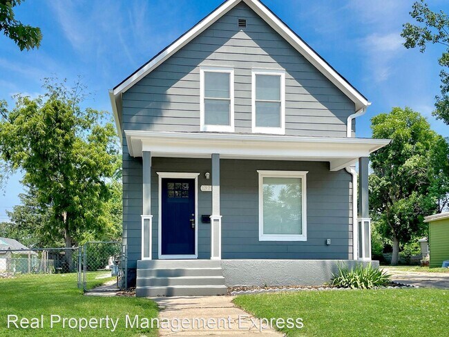 Foto del edificio - 3 br, 1.5 bath House - 1328 E 6th St