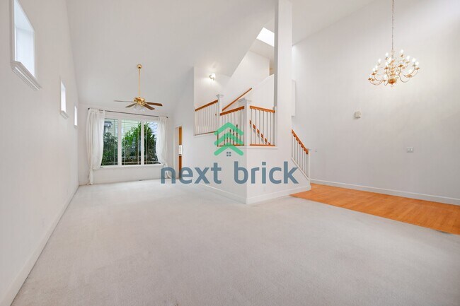 Foto del edificio - Lovely 4-bedroom + bonus room, 2.5-bath cul-de-sac home