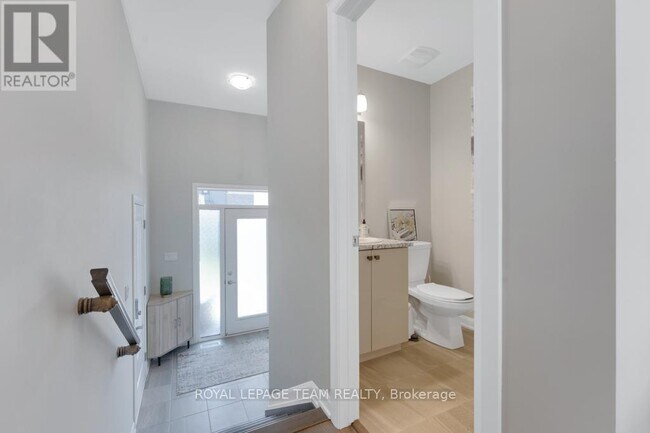 Building Photo - 2030 Caltra Cres