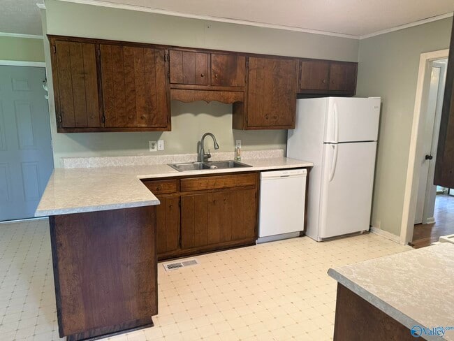 Building Photo - 304 Poplar St