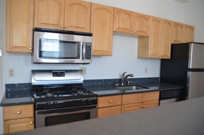 Building Photo - 62 Wingate St
