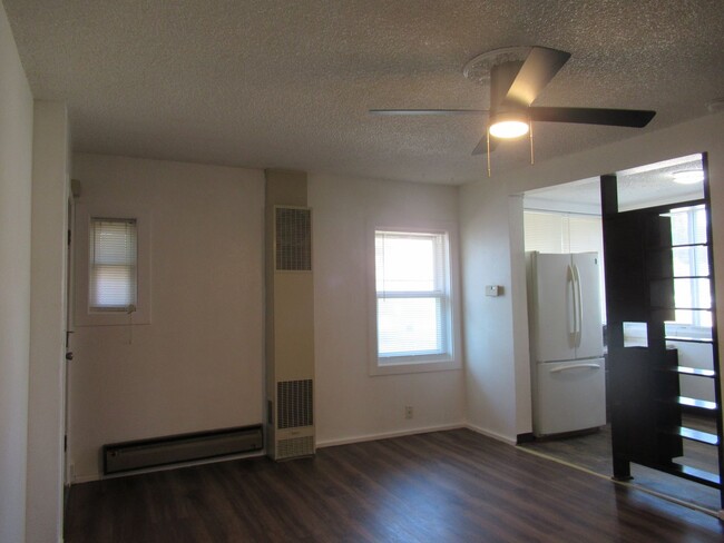 Foto del edificio - Spacious 2 bedroom one bath unit in 3-plex...