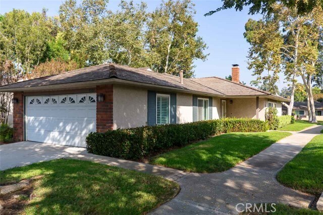 Foto del edificio - 5221 Thorn Tree Ln