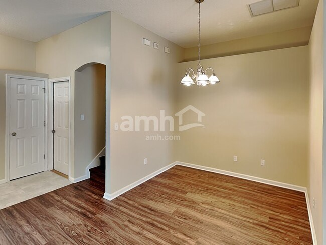 Foto del edificio - 2533 Royal Pointe Dr