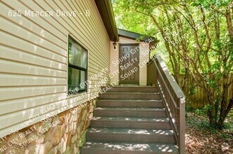 Building Photo - 625 Mercer Dr