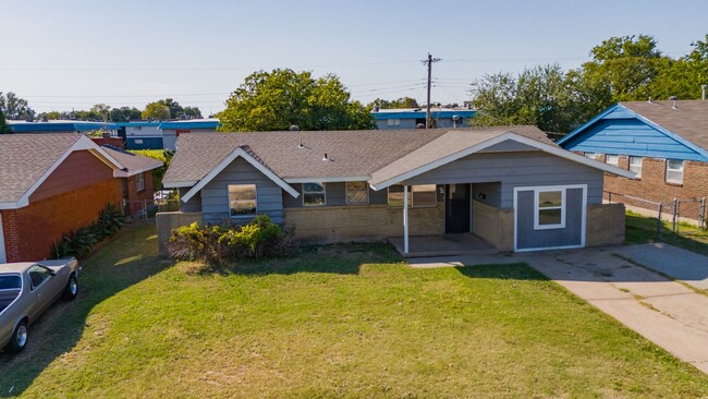 Building Photo - Beautifully Updated 4-Bedroom Home with Qu...