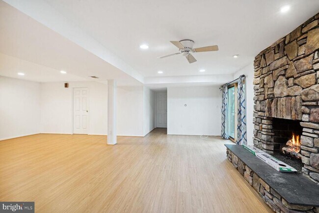 Building Photo - 8804 Delfield Ln